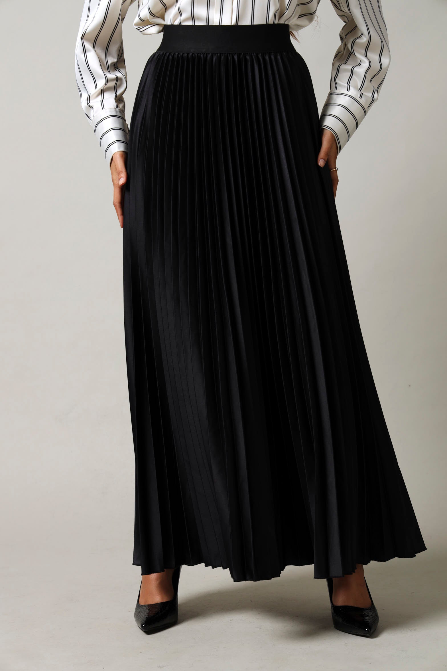 Long Length Elasticated Pleated Skirt - Black – LEGiT
