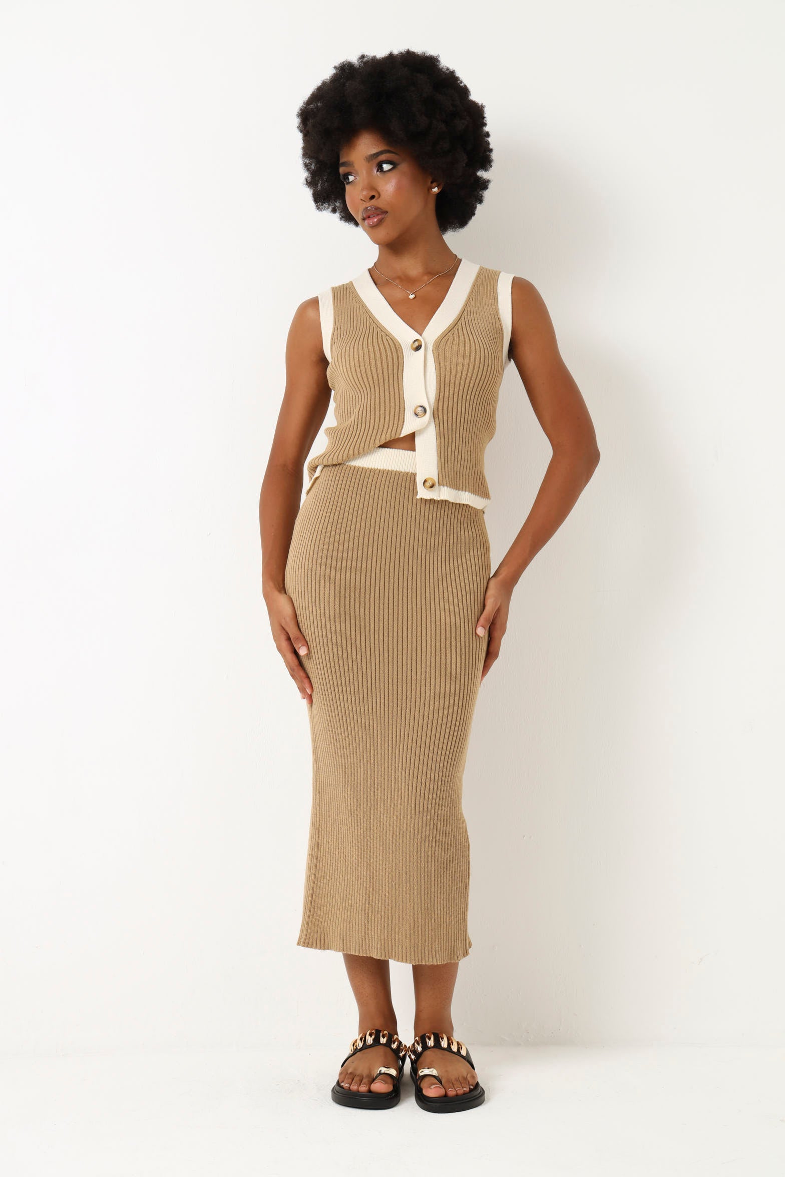 Ribbed Contrast Knitwear Midi Skirt - Beige/White – LEGiT