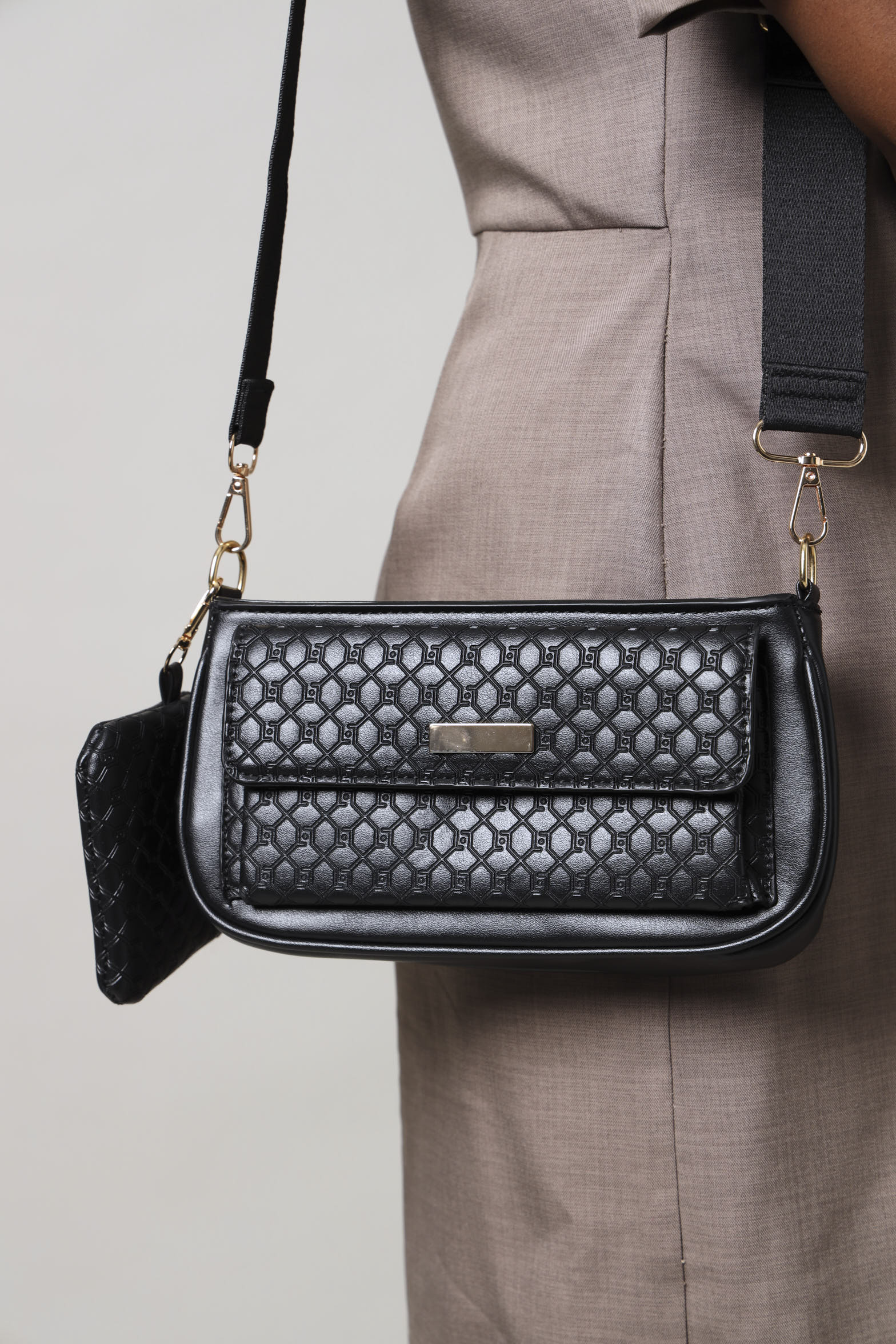 LOHEN  ローヘン　pocket bag  BLACK Buy The Parker Phone Crossbody Bag - Black Online - Louenhide
