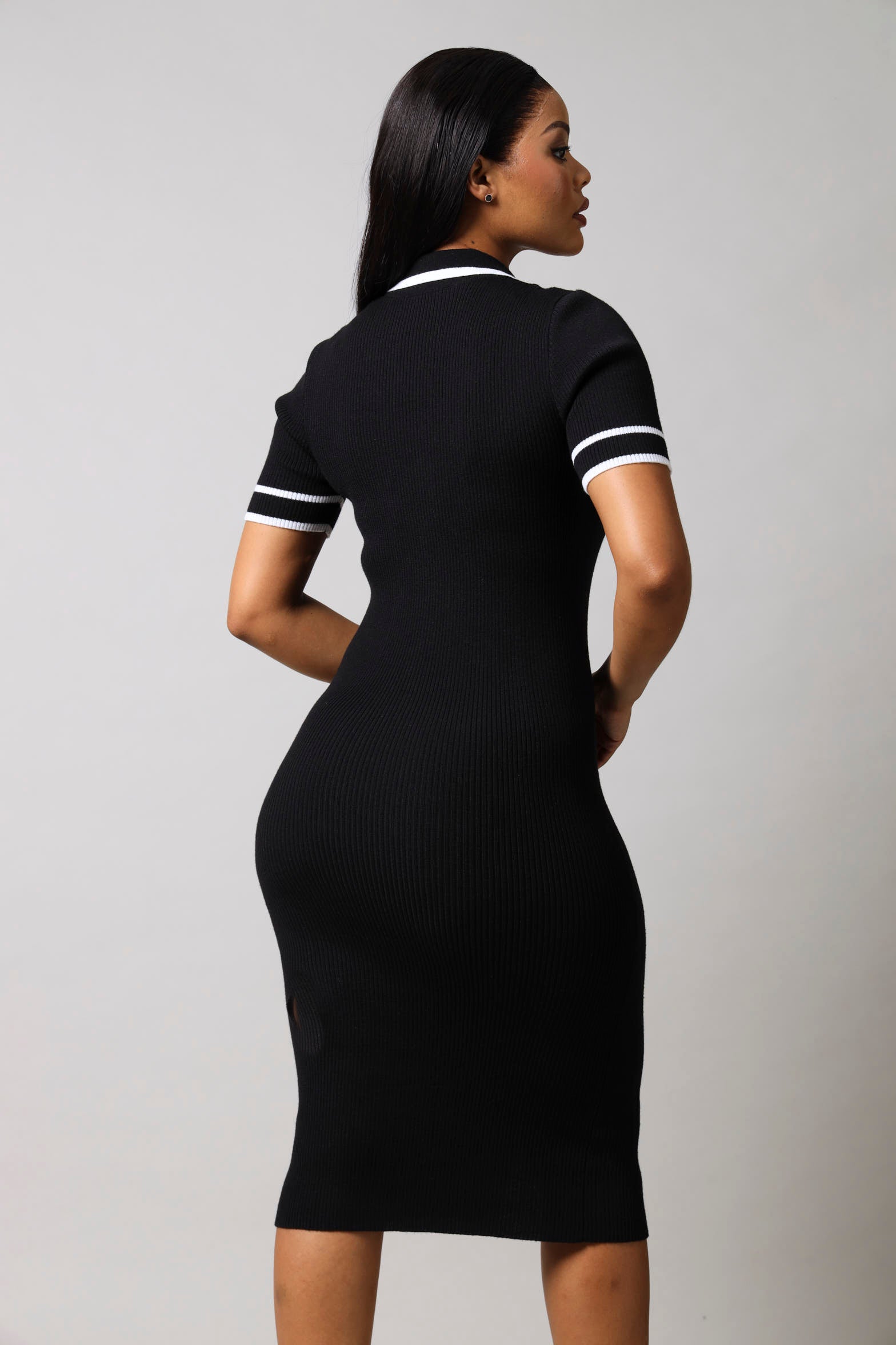 Short Sleeve Knitwear Dress - Black/White LEGiT Short Sleeve Knitwear Dress - Black/White LEGiT