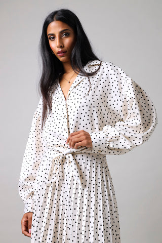 Long Sleeve Cropped Tie Front Detail Shirt - Cream/Black