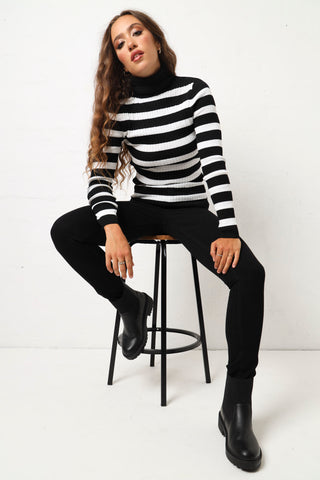 Core Knitwear - Black/White